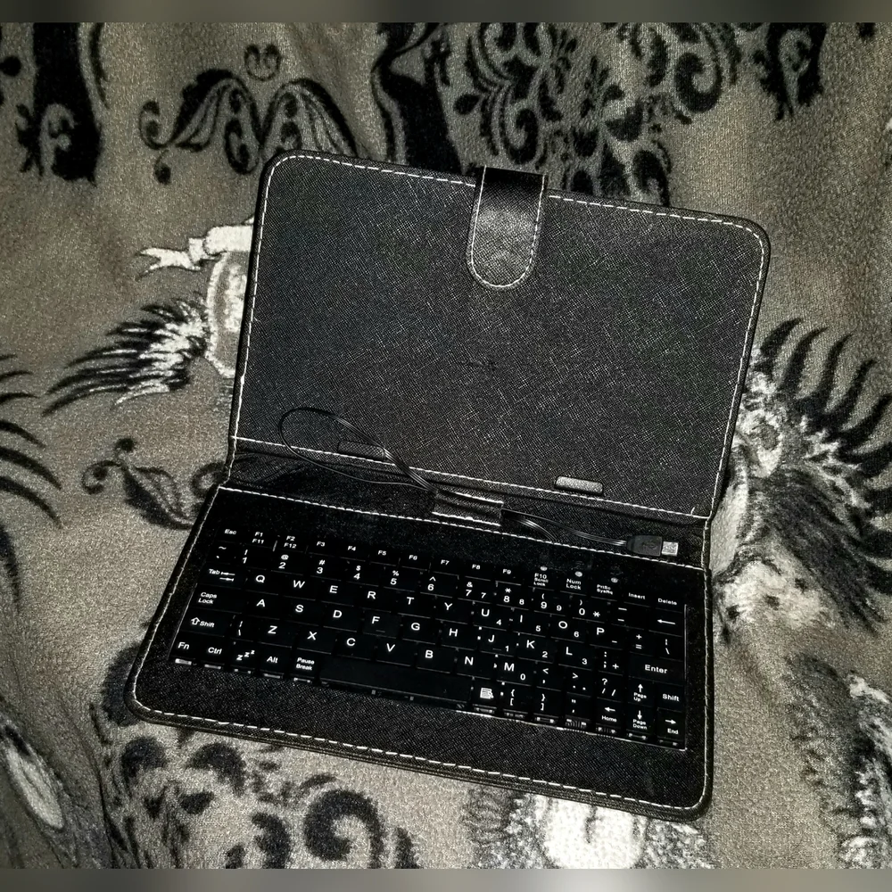 Black 7 Inch Tablet Cover W/ Keyboard & Stand
